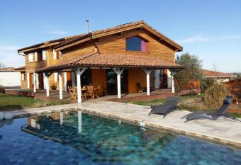 Ecolodge Bellevue ALBI allows 18 year olds to book a room