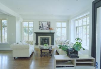 Anjia Family Hotel allows 18 year olds to book a room