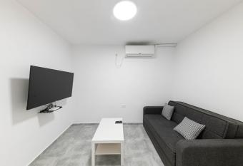 shamai12 apartments allows 18 year olds to book a room