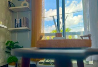 Bel appartement avec petit balcon sympa allows 18 year olds to book a room