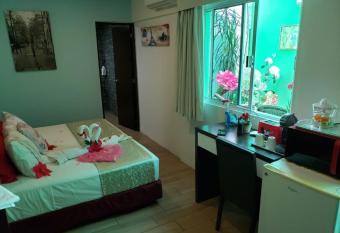 Villa Alejandra Merida Yucatan allows 18 year olds to book a room