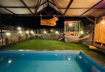 Heavenly woods private pool villa karjat has Balcony rooms