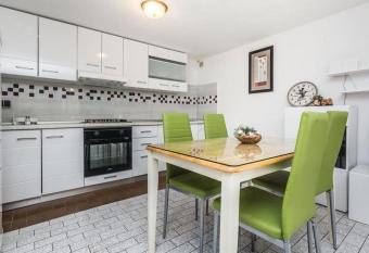 Apartmani L&Z has Balcony rooms