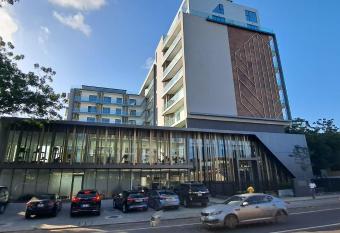 Lennox by Cozy has Balcony rooms