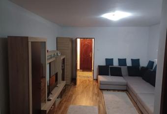 Studio Mall Plaza has rooms with a private hot tub