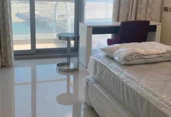 Lusail Beach Appartment has Balcony rooms