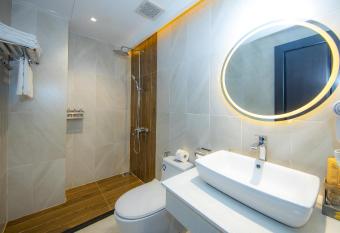 Hoianan Boutique Hotel has rooms with a private hot tub