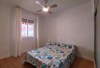 Apartamento cerca del Campo de la Vieja Condomina allows 18 year olds to book a room