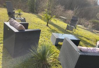 Superbe villa apaisante, vue sur la loue allows 18 year olds to book a room