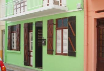 Maud et Flo allows 18 year olds to book a room