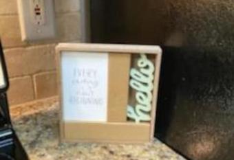 Relaxing Patio Beauty- walk to area hospitals has Balcony rooms