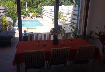 Beach house with nice private pool ,baie orientale has Balcony rooms