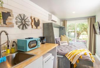 The Container Retreat at 290 Wine Trail #2 Adventure awaits! has Balcony rooms