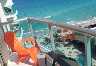 Tide Hollywood has Balcony rooms