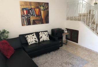 HERMOSA CASA FAMILIAR PARA FESTIVAL VALLENATO has Balcony rooms