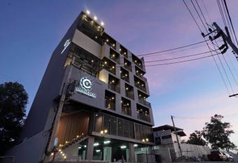 Central Gear Hotel & Apartment (SHA extra+) allows 18 year olds to book a room