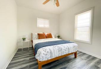 The Sunroom Apartment 2plus2 West Cleveland New AC allows 18 year olds to book a room