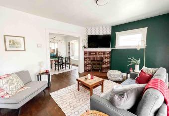 West Cleveland Up Apartment WE ALLOW PETS allows 18 year olds to book a room