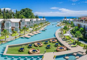 Vannee Golden Sands Beachfront Resort allows 18 year olds to book a room