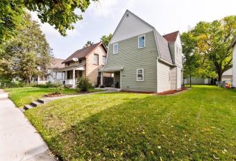 Cozy 3-bedroom home allows 18 year olds to book a room