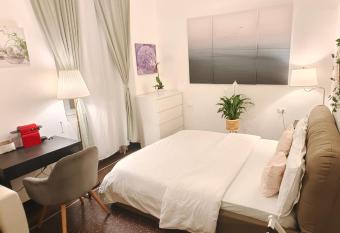 Genoa fiera b&b allows 18 year olds to book a room