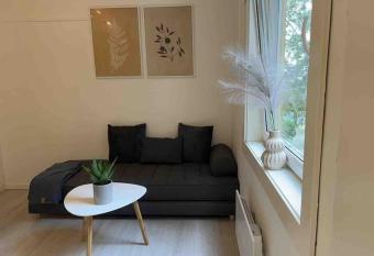 Sentral leilighet i Gamle Oslo allows 18 year olds to book a room