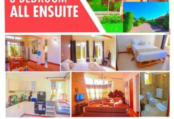 la casa willow allows 18 year olds to book a room