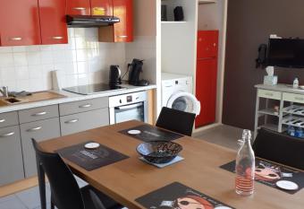 Agr  able appartement entre terre et mer allows 18 year olds to book a room