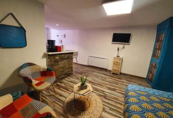 Color studio coeur de ville allows 18 year olds to book a room