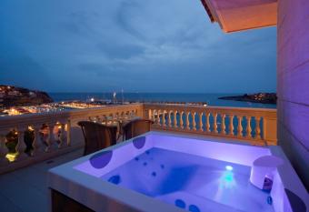 Pure Salt Port Adriano - Adults Only allows 18 year olds to book a room