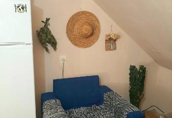 EVERY DAY LUX HOSTEL allows 18 year olds to book a room