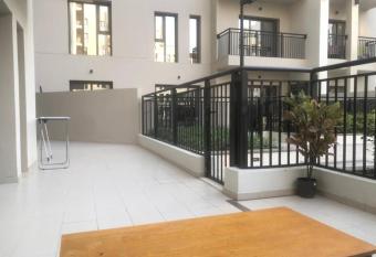 One of a Kind 3 bedroom and maid has rooms with a private hot tub