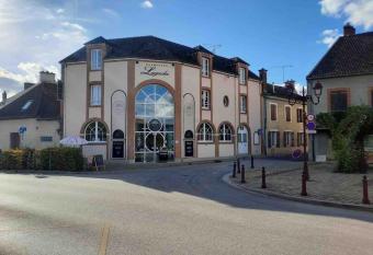 Superbe grand appartement vue sur le vignoble allows 18 year olds to book a room