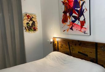 La Chambre du Patio allows 18 year olds to book a room