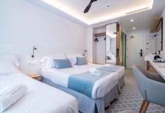 Neptuno Hotel & SPA 4 Sup has Balcony rooms