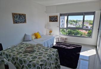 Hermoso departamento cerca del parque y centro has Balcony rooms