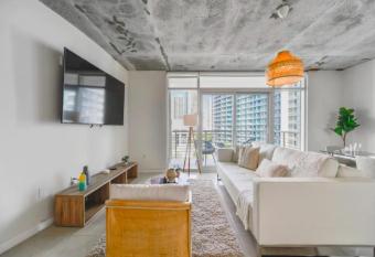 Awesome 2BR 2BA Family Apartment In Miami has Balcony rooms