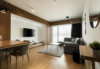 Nest Inn Mirror Apartment has Balcony rooms