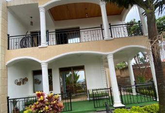 Spacious 5 Bedroom Self-Contained Villa allows 18 year olds to book a room