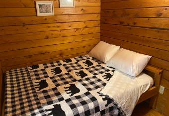 Poolside Rustic Cabin with Amazing Views has Balcony rooms