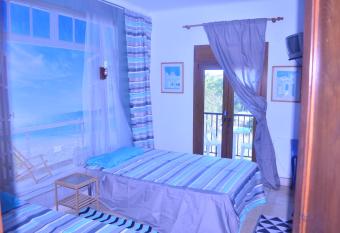 Residencia Santiago Mallorca allows 18 year olds to book a room