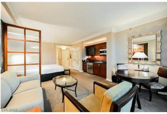 Private Studio - No Resort Fee - The Signature at MGM Grand Tower B has rooms with a private hot tub