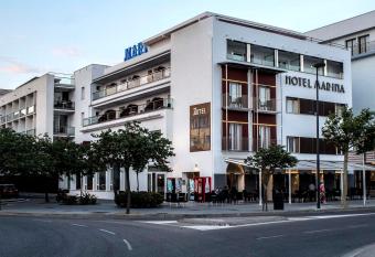 Hotel Marina allows 18 year olds to book a room