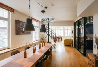 LOFT13 Traumhafte Wohnung mit Terrasse f  r 8 G  ste has Balcony rooms