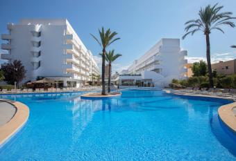 HM Martinique has Balcony rooms
