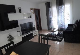 Sweet House Close to Airport has Balcony rooms