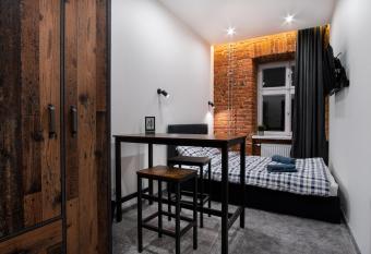 Dream Aparts - Piotrkowska 56 allows 18 year olds to book a room