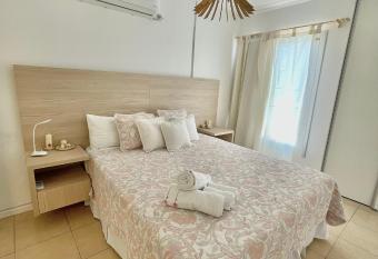 Chic Apartment Ca  ada allows 18 year olds to book a room