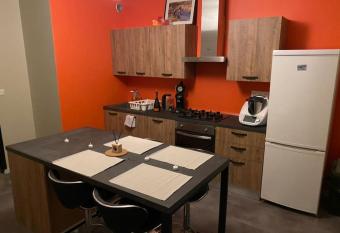 D  tente au Centre-Ville - Lons-le-Saunier allows 18 year olds to book a room