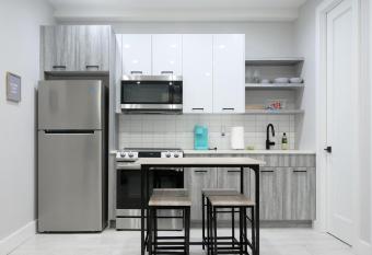 Brooklyn Retreat- Peaceful & Comfy Stay 30min to City has Balcony rooms